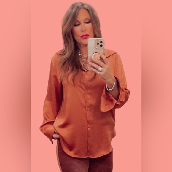 Haus of Bebe Rae Boutique oversized Satin Blouse - Picture 4 of 5